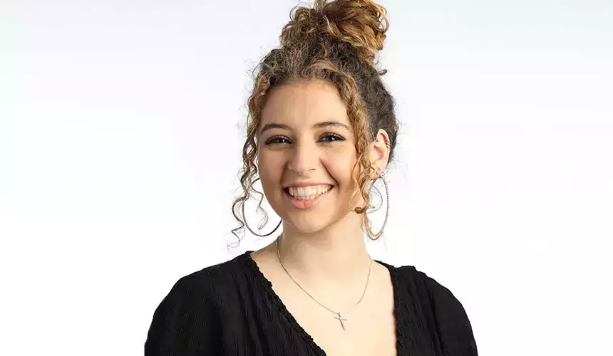 Alexis Bates