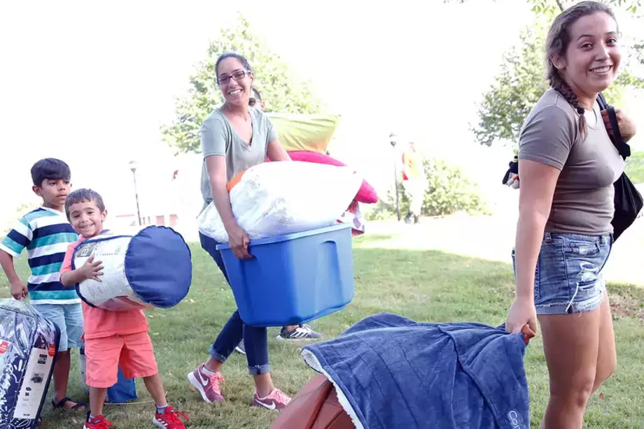Family helping a student move in to their dorm.