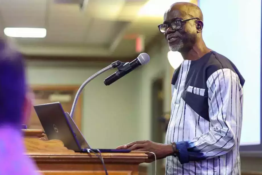 Keynote speaker Kewulay Kamara '75