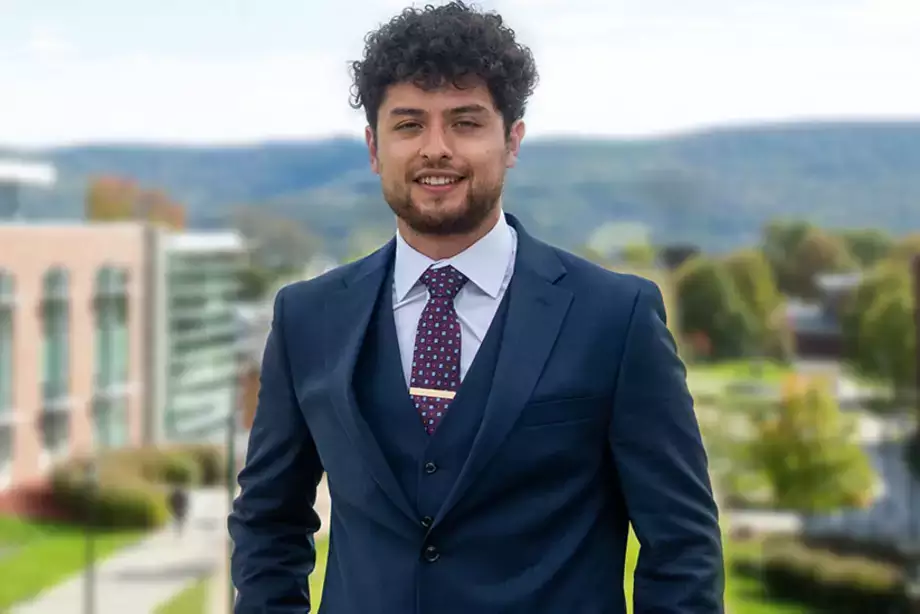 Luis Ayala ’22