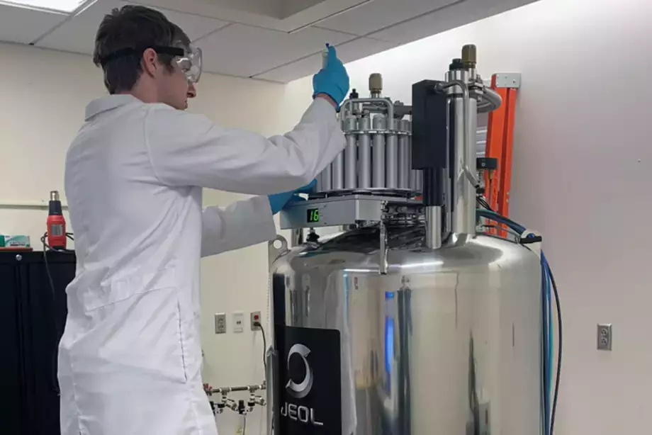 Mason Lampron using nmr