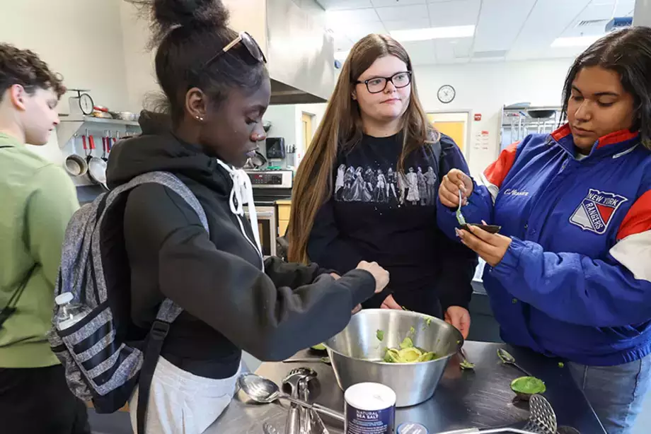College in High School Students Visit Campus