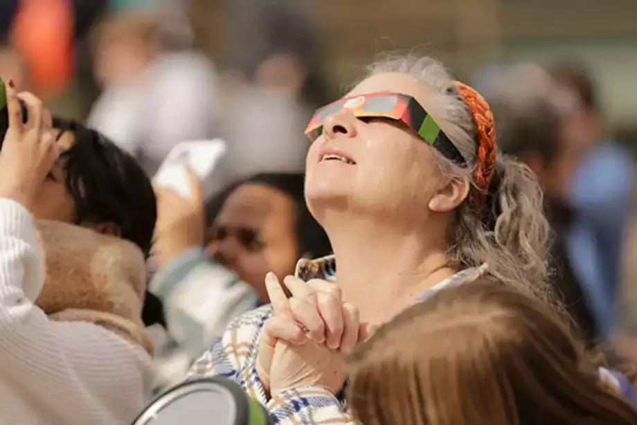 Eclipse Captivates Campus