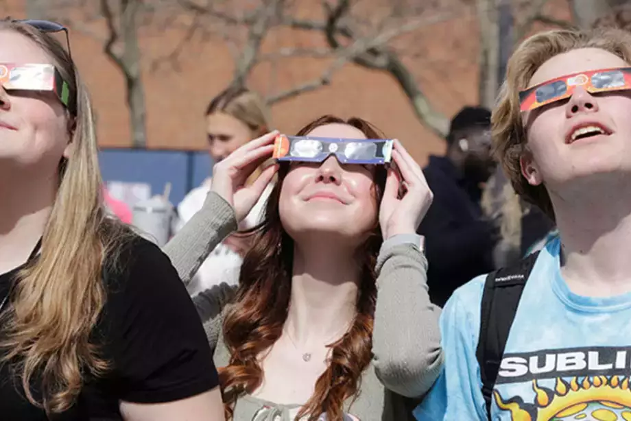 Eclipse Captivates Campus