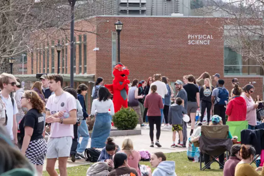 Eclipse Captivates Campus